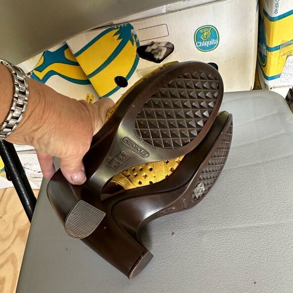 Aerosoles Women's Yellow Peep-Toe Sandal Heels - Picture 3 of 5